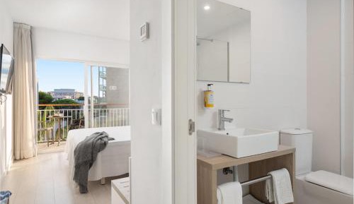 Twin Room with City View