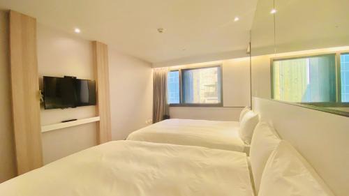 Quadruple Room with Bath (with window)