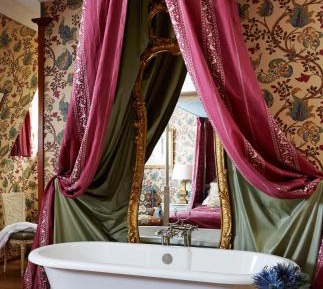 Queen Victoria Suite with Lake View