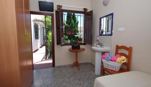 Twin Room with Shared Bathroom