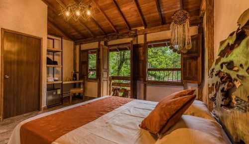 Queen Suite with Spa Bath