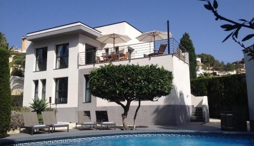 Villa with Garden View