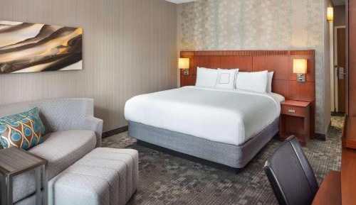 Deluxe King with Sofabed