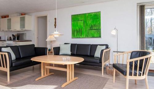 Three-Bedroom Holiday Home 