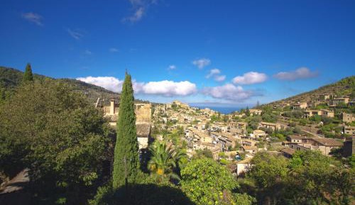 Double or Twin Room with Private Bathroom