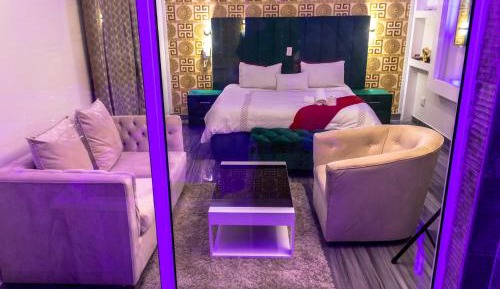 Deluxe Queen Suite