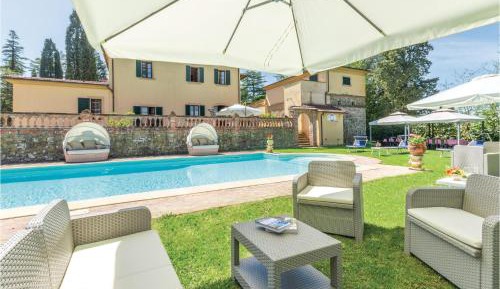 Nine-Bedroom Holiday Home