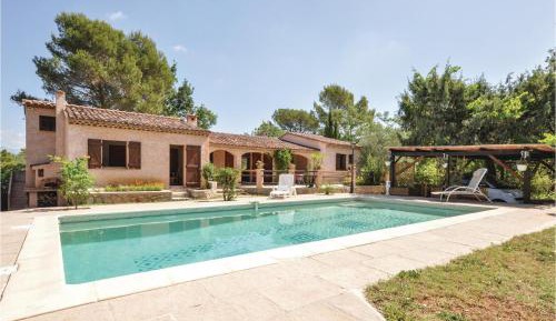 Three-Bedroom Holiday Home 