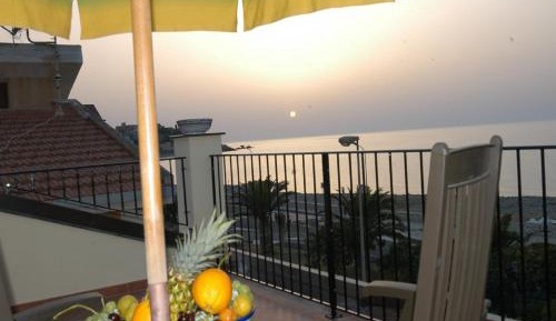 Three-Bedroom Deluxe Apartment