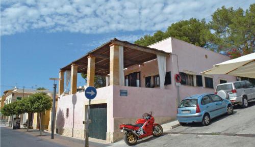 Three-Bedroom Holiday Home 