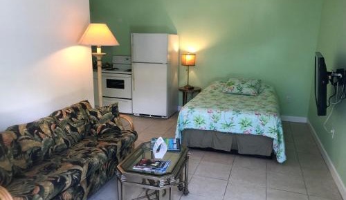 One-Bedroom Apartment with Kitchen