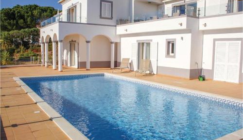 Four-Bedroom Holiday Home