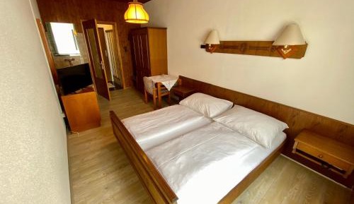 Deluxe Double Room with Shower