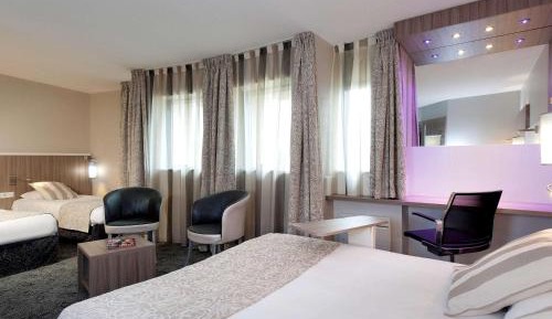 Suite with Double Bed and Twin Beds 