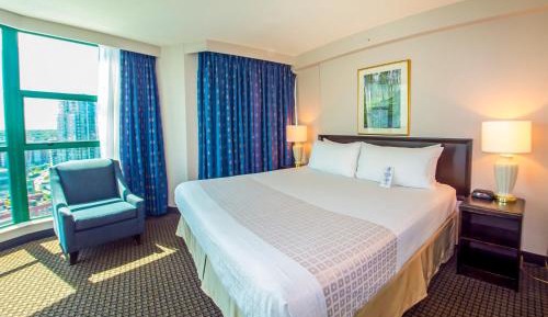 Deluxe Queen Suite