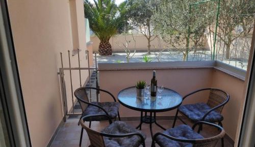 One-Bedroom Apartment with Balcony and Garden View