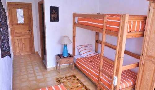 Basic Triple Room with Shared Bathroom