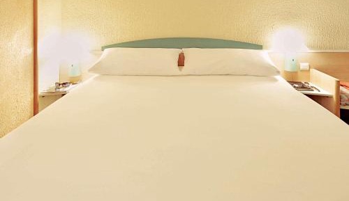 Standard Room with One Double Bed and One Single Bed