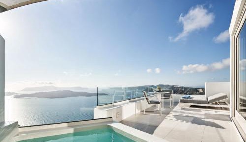 Private Unlimited View Suite with Heated Plunge Pool and Caldera View