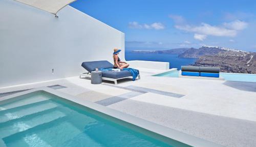 Sugarmoon Suite with Heated Plunge Pool, Infinity Pool, and Caldera View
