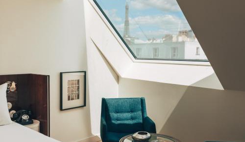 Junior Suite with Eiffel Tower View