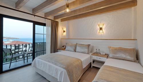 Deluxe Triple Room with Sea View