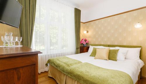 Villa with Garden View