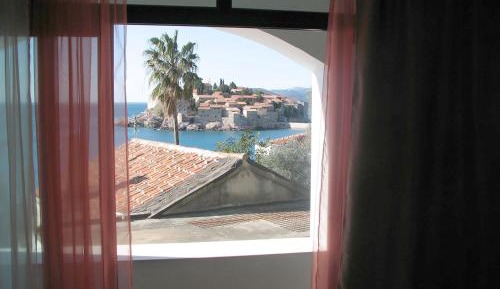 Apartment with Balcony and Sea View