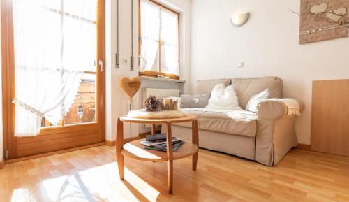 Apartment with Mountain View