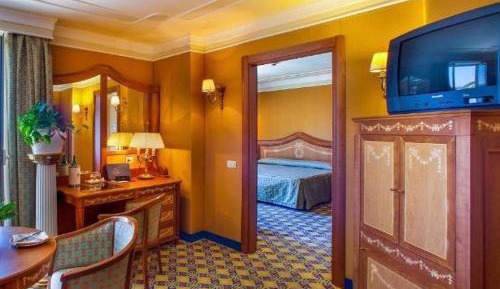 Suite with Mountain View
