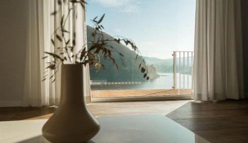 Apartment with Lake View