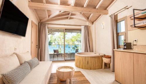 Executive Suite with Sea View and Indoor Hot Tub