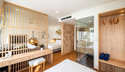 Family Room City View with Bathtub