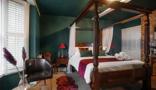 Double Room with Four Poster Bed