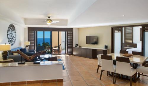 Club One-Bedroom Master Suite with Ocean View