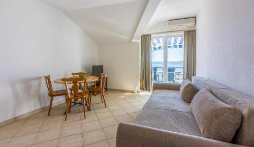 One-Bedroom Apartment with Balcony