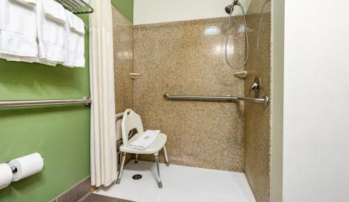 Queen Room with Two Queen Beds and Shower - Mobility Accessible - Non-Smoking