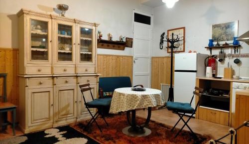 One-Bedroom Apartment - Semi-Basement