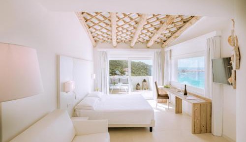 Executive Junior Suite with Sea View and Beach Package