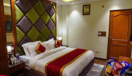 Deluxe Double Room (2 Adults + 1 Child)
