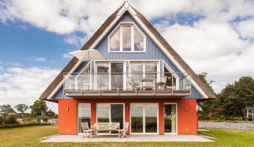 Apartment with Lake View