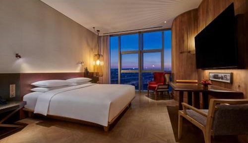 Queen Room with Garden View