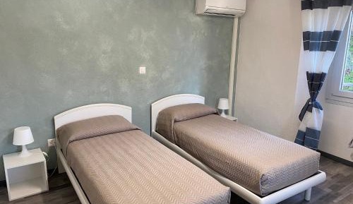 Twin Room with Private External Bathroom