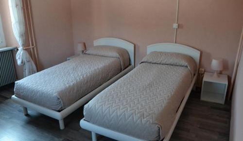 Twin Room with Private External Bathroom