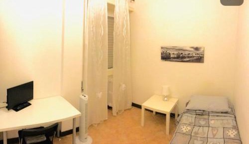 Small Single Room with Shared Bathroom