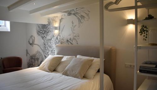 One-Bedroom Apartment with Garden