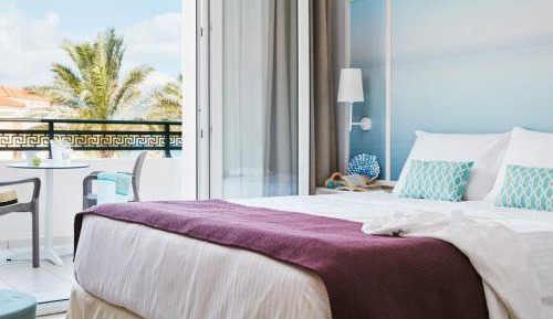 One-Bedroom Apartment Inland View