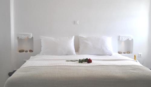 Cave Pool Suite with Private Pool and Volcano View