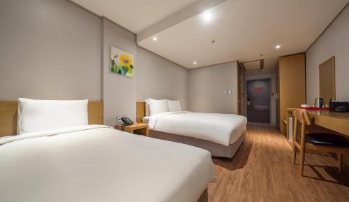 Deluxe Family Room
