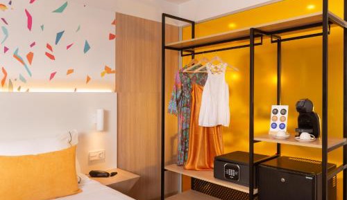 Family Room (2 Adults + 2 Children)